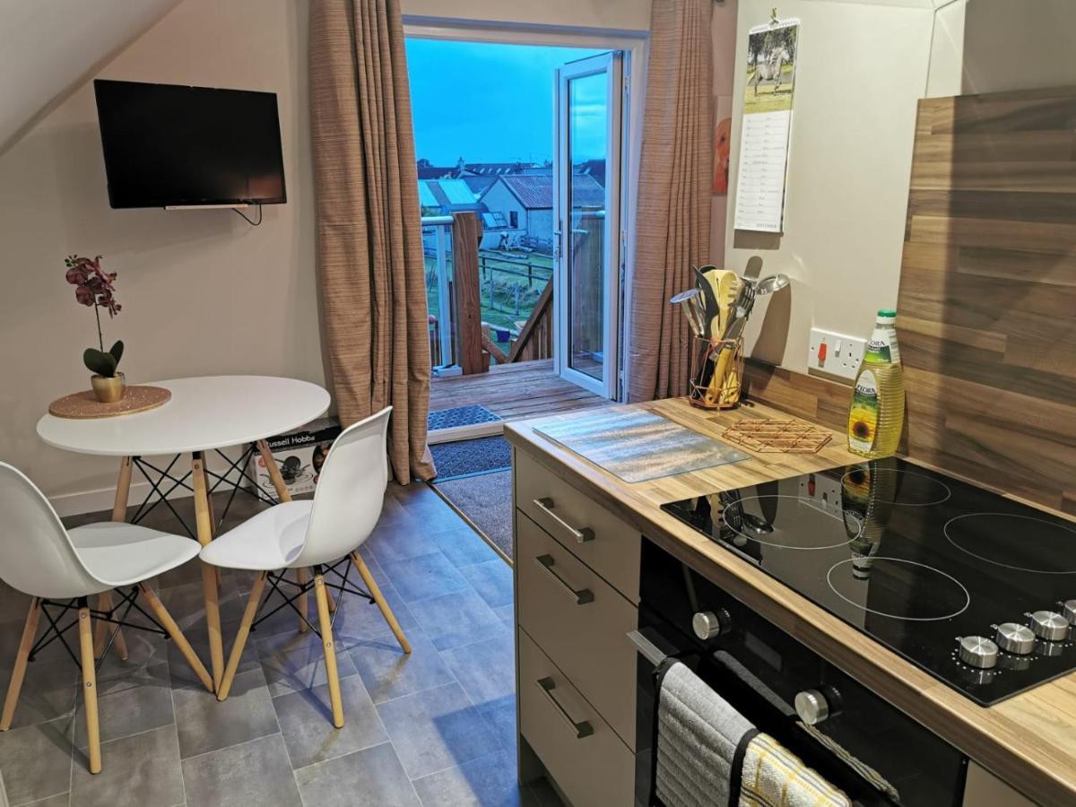 Appartamento Vicki'S Den Tain Esterno foto